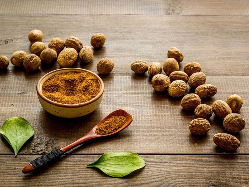 what-does-nutmeg-taste-like-and-how-to-use-it